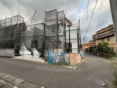 角地なので、開放感が得られます。 また、日差しが入りやすく、家の奥まで明るくなるのが嬉しいポイントです。