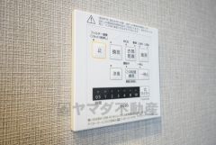 浴室暖房乾燥機には、暖房、乾燥、涼風、換気の4つの機能が付いています。タイマー付きです。換気・雨の日の洗濯も安心です＾＾ 