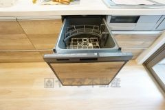 炊事時間を大幅に短縮できる食器洗浄乾燥機付き＾＾食器を洗う手間が減るので家族とのコミュニケーションの時間や自分の時間が増えますね。