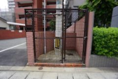 ゴミ置き場。