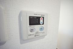 おいだき機能つきなのでお風呂に入る時間が異なるご家庭には嬉しいですね。ボタン一つで快適で便利な生活が＾＾