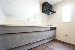 対面式キッチンなのでリビングにいるご家族とコミュニケーションを取りながら洗い物や、お料理が楽しめそうですね＾＾