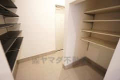 広々としたシューズインクローゼットを完備。家族全員の靴がきれいに収納できます＾＾