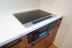 お手入れがしやすいIHクッキングヒーター。