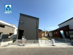 2号棟。 スーパー、コンビニ、ドラッグストア徒歩9分圏内。周辺環境充実。お問合せお待ちしております＾＾