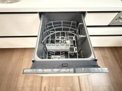 炊事時間を大幅に短縮できる食器洗浄乾燥機付き＾＾食器を洗う手間が減るので家族とのコミュニケーションの時間や自分の時間が増えますね。