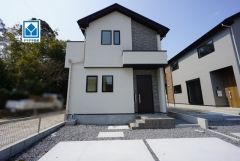 西鉄バス「屋形原」停まで徒歩2分＾＾天神方面行き＾＾小・中学校すぐ＾＾花畑小7分・柏原中6分。4LDK＾＾敷地面積55坪＾＾閑静な住宅地＾＾
