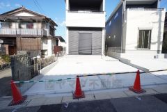 駐車スペースはゆとりある2台分を確保。マイカー用に、お客さま用に、余裕を持ってご利用いただけます。