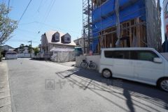 前面道路は北西側約6ｍの公道に面しています＾＾ 西鉄バス「片縄」歩2分。大橋天神博多駅など多方面行＾＾