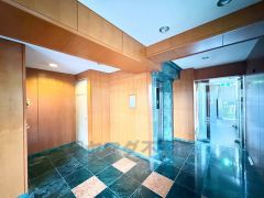 重い荷物やベビーカー移動もスムーズなエレベーター完備