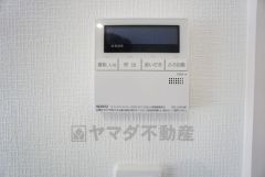 ボタン一つでらくらく操作できる給湯器リモコン。