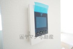 防犯はもちろん、セールスマン対策にもなるモニター付きインターホンです。お子さん1人での留守番時にも活躍しそうです。