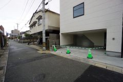 前面道路含む現地写真。