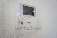 防犯性、セキュリティー対策に安心できるテレビモニター付きインターフォンです。セールスマン対策にもなり安心できます。