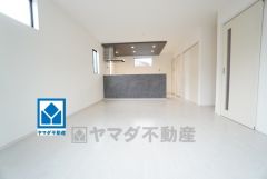 家族が集まる開放的なリビング。思い思いの時間を過ごしたり食事をしたり、素敵な団らんの場になりますね＾＾