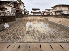 駐車スペースはゆとりある2台分を確保。マイカー用に、お客さま用に、余裕を持ってご利用いただけます。