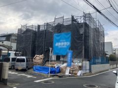 前面道路は南西側約4.6ｍの公道に面しています。