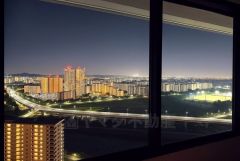 昼間の開放感に加え、夜には幻想的な夜景が広がり、暮らしをより一層豊かにします＾＾