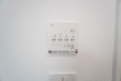 浴室暖房乾燥機には、暖房、乾燥、涼風、換気の4つの機能が付いています。タイマー付きです。換気・雨の日の洗濯も安心です＾＾