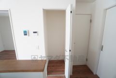 キッチンに横には、収納があります。