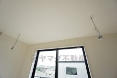 窓際に室内物干し付き＾＾雨の日や花粉の季節の洗濯も安心です＾＾