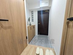 ご家族の靴をスッキリと片付けられるシューズボックス付きの玄関です＾＾スッキリと片付いた玄関は気持ちがいいです。 