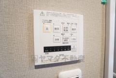 浴室暖房乾燥機には、暖房、乾燥、涼風、換気の4つの機能が付いています。タイマー付きです。換気・雨の日の洗濯も安心です＾＾