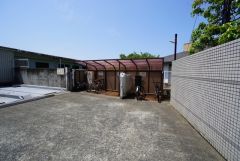 アプローチからの動線が良く、毎日の自転車の出し入れもスムーズに行えます＾＾日々の通勤・通学を快適にサポート。 