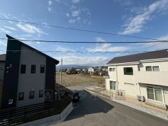 目の前に日差しを遮る建物がないので、日当たり＆風通し良好です＾＾