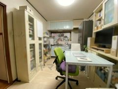 リビング。 掲載画像は、見やすさ向上のため一部加工・補正を施している場合があります。現地の状況や実際の仕様と異なる場合は、現況を優先させていただきます。 