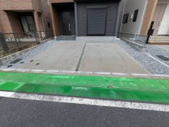 駐車スペースはゆとりある並列2台分を確保。マイカー用に、お客さま用に、余裕を持ってご利用いただけます＾＾ 