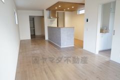 20.5帖。 将来にわたって住みやすくプランニングを重ねて設計された間取で日々の生活をしやすい動線を考えた居住空間を創り上げております＾＾ 