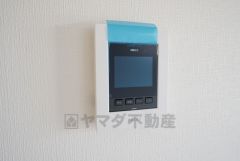 防犯はもちろん、セールスマン対策にもなるモニター付きインターホンです。お子さん1人での留守番時にも活躍しそうです。