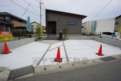 駐車スペースはゆとりある3台分を確保。マイカー用に、お客さま用に、余裕を持ってご利用いただけます。