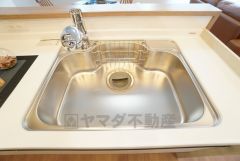 大きなお鍋も楽々洗える幅の広いシンクです＾＾