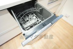 炊事時間を大幅に短縮できる食器洗浄乾燥機付き＾＾食器を洗う手間が減るので家族とのコミュニケーションの時間や自分の時間が増えますね。