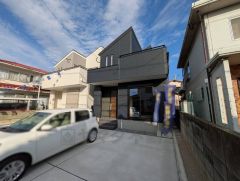 2号棟。 カースペースは2台分確保＾＾マイカー用に、お客さま用に、余裕を持ってご利用いただけます。業務スーパー 南福岡店まで車で2分圏内＾＾（0.5km/車2分）