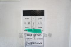 おいだき機能つきなのでお風呂に入る時間が異なるご家庭には嬉しいですね。ボタン一つで快適で便利な生活が＾＾