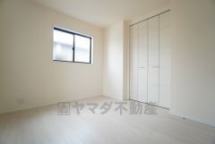 住む人のこだわりを活かす洋室＾＾広めのクローゼットもあり荷物もすっきり片付けられ、ゆとりのある暮らしが出来ます＾＾ 