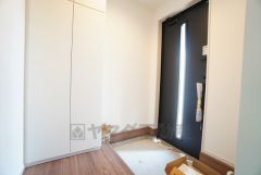 ご家族の靴をスッキリと片付けられるシューズボックス付きの玄関です＾＾スッキリと片付いた玄関は気持ちがいいです。