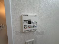 浴室暖房乾燥機には、暖房、乾燥、涼風、換気の4つの機能が付いています。タイマー付きです。換気・雨の日の洗濯も安心です＾＾