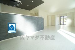 窓から光が差し込む明るいダイニングになってます＾＾ ゆったりと寛げる憩いの場となりそうです＾＾