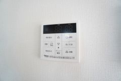 おいだき機能つきなのでお風呂に入る時間が異なるご家庭には嬉しいですね。ボタン一つで快適で便利な生活が＾＾