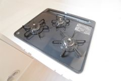 複数の調理を一度に行うことができる3口コンロ。効率よくお料理が出来ます。毎日のお料理も楽しくなりますね＾＾