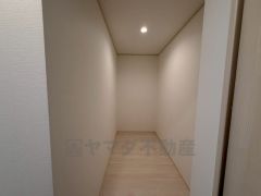 キッチン後方には、大容量のパントリー・収納が付いています＾＾食料品だけでなく日用品などの収納にも＾＾