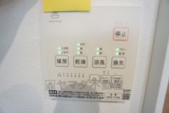 浴室暖房乾燥機には、暖房、乾燥、涼風、換気の4つの機能が付いています。タイマー付きです。換気・雨の日の洗濯も安心です＾＾