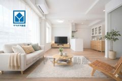 LDK17.1帖。リビングはバルコニーに面しており、陽当たりが良く明るい空間＾＾プライバシー確保にもなります＾＾