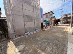 前面道路。北東側4ｍ私道に面しています。