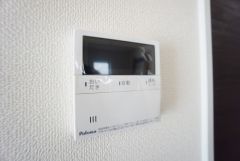 キッチン横からボタンひとつで操作が楽々。