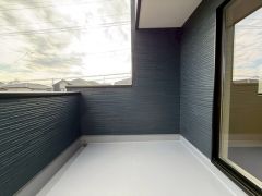 広々としたバルコニー。 天気のいい日にはお布団もまとめて干せそうですね＾＾